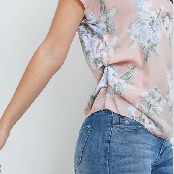 🆕Floral print shirt sleeve blouse - Picture 4 of 6